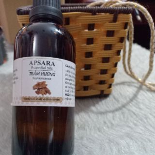 Tinh dầu xông 100ml trầm hương sale sốc. Tinh dầu làm giảm căng thẳng, thơm phòng. Sản phẩm chuyên dụng tại spa