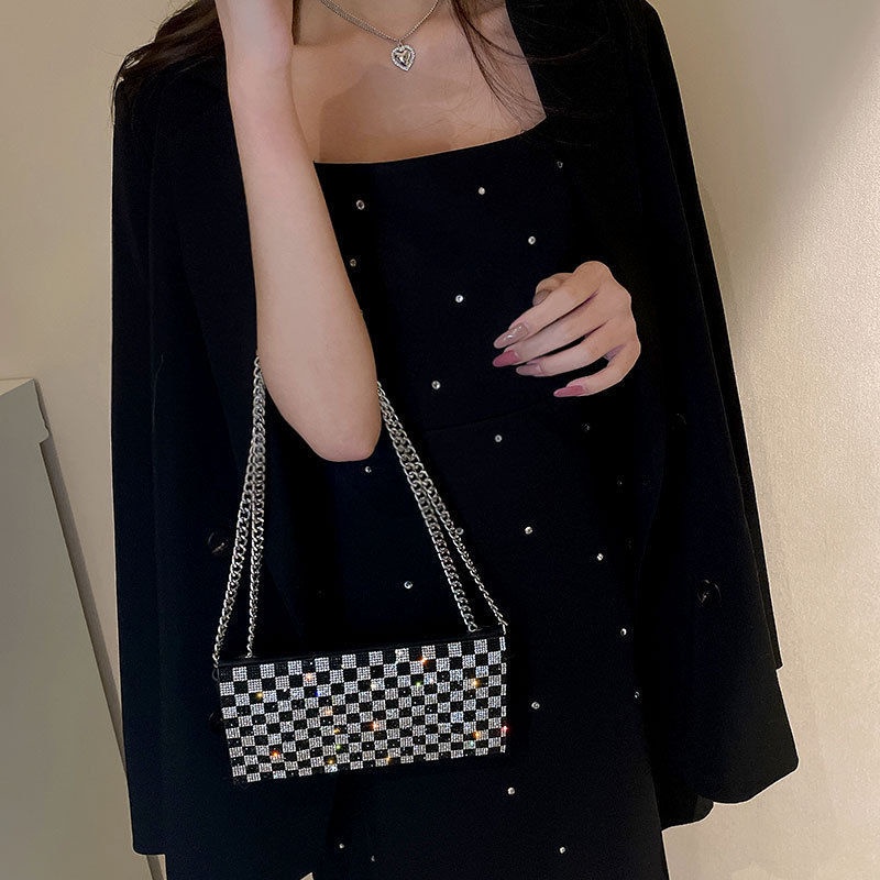 Túi Đeo Vai Da Hình Chữ Nhật Đính Đá Phối Dây Xích 2022 Thời Trang Cá Tính