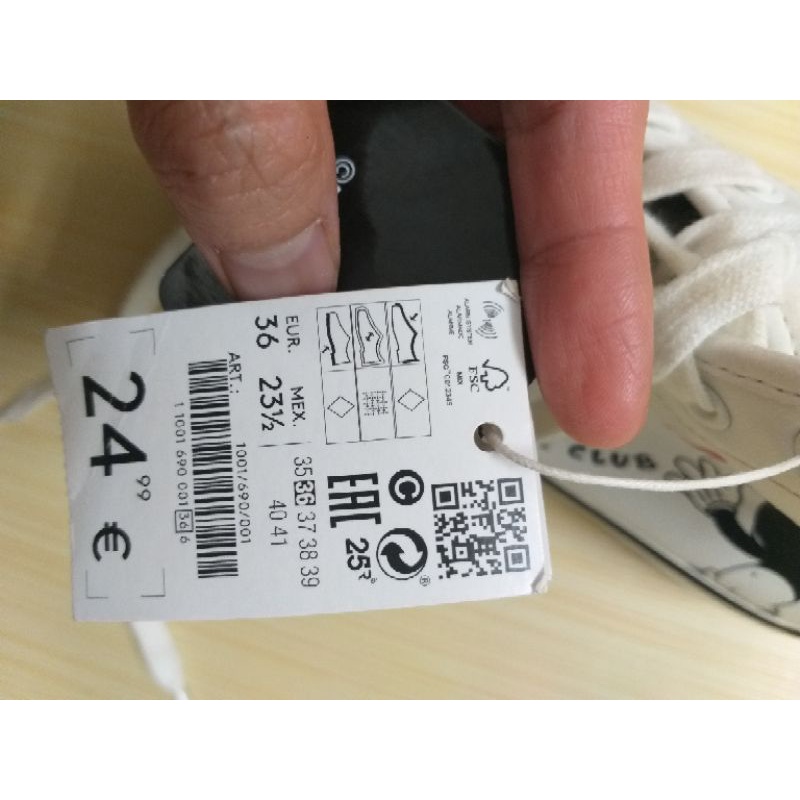 Giày hiệu Disney Mickey Mouse mới nguyên tag size 36 thanh lý