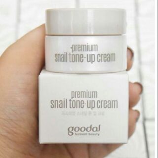 Kem Dưỡng Trắng Da Sáng Bật Tone Chiết Xuất Ốc Sên Goodal Premium Snail Tone-Up Cream 10ml