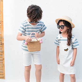 〖Cotton 8325_Quần áo trẻ em Phần mỏng Quần áo cặp đôi〗 Bộ quần áo cha mẹ-con in kẻ sọc ~ Bộ áo thun cha và con giống nhau (Áo sơ mi ngắn tay sọc + quần đùi) ~ Bộ quần áo lửng cùng kiểu cho mẹ và con gái