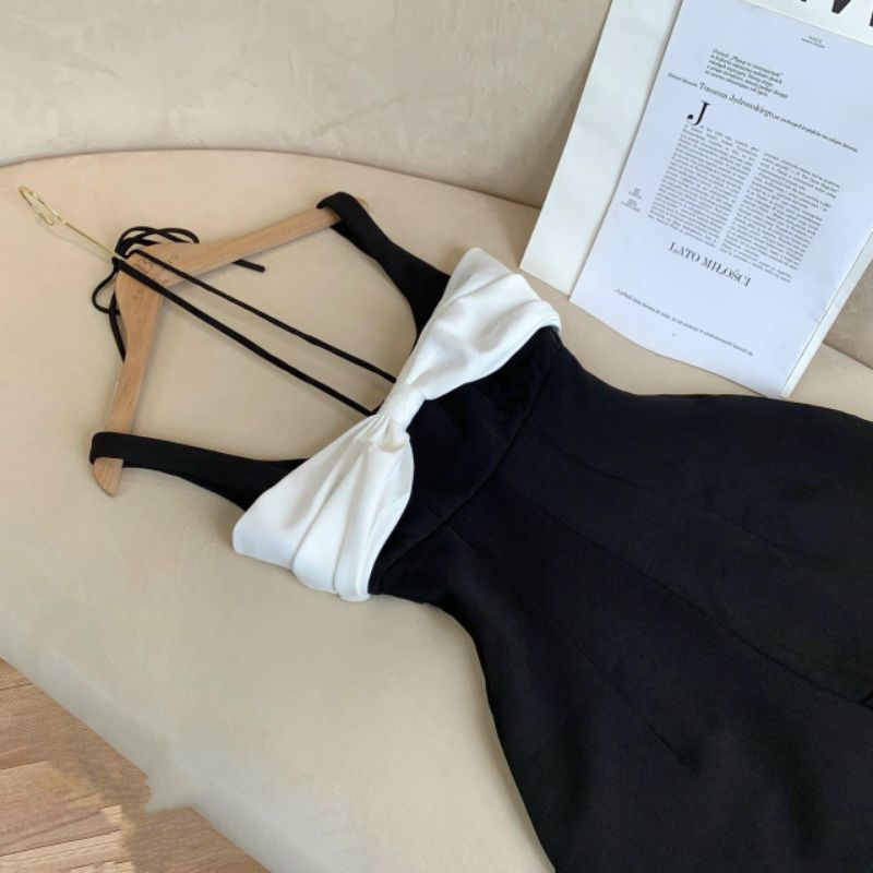 JUMP 2 DÂY ĐEN PHỐI TRẮNG NƠ NGỰC