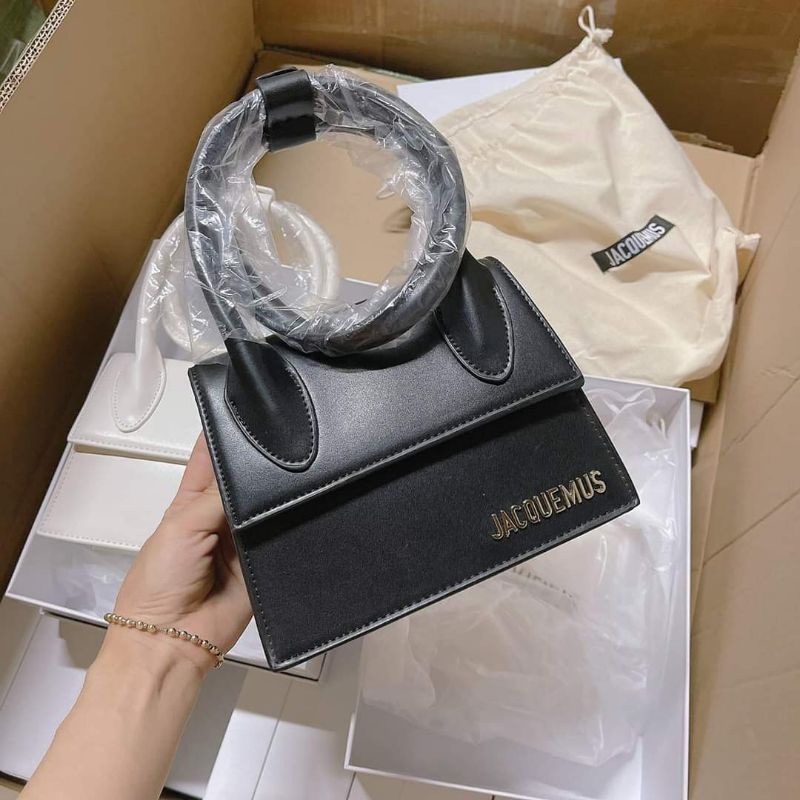 túi #jacquemus. siêu hot hít xịn sò cầm tay đeo chéo