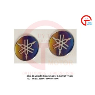 7MAU - CẶP LOGO YAMAHA NHỎ DÁN MỌI VỊ TRÍ XE MÁY BẮNG NHỰA NỔI 7 MÀU TITAN