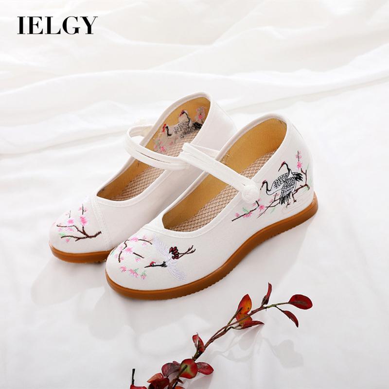 Giày tăng chiều cao IELGY thêu họa tiết dân tộc cho nữ