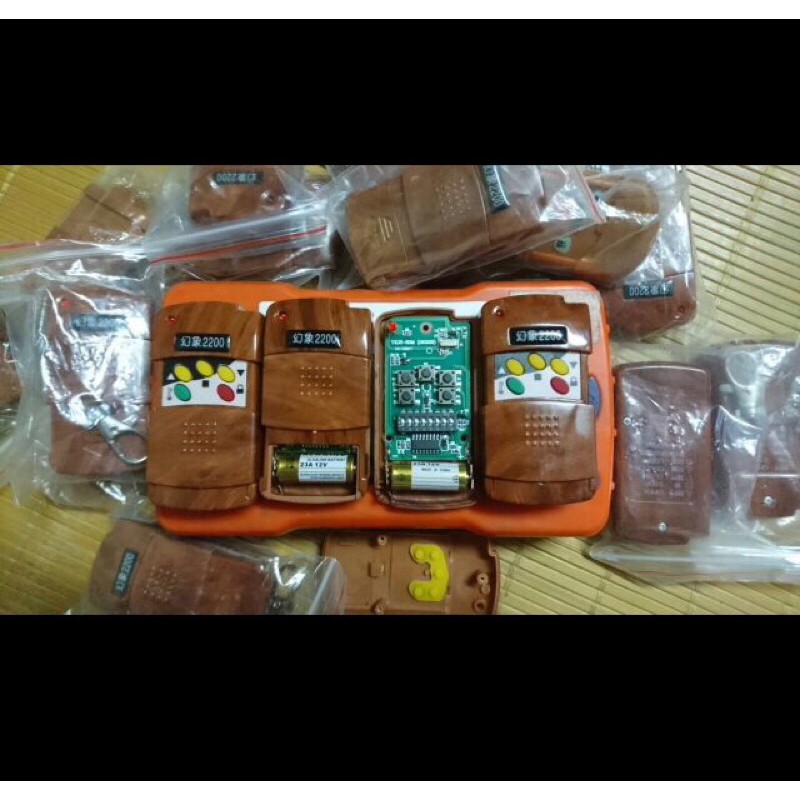 Remote điều khiển cửa cuốn 2200 mã gạt 8 số , tần số 330mhz