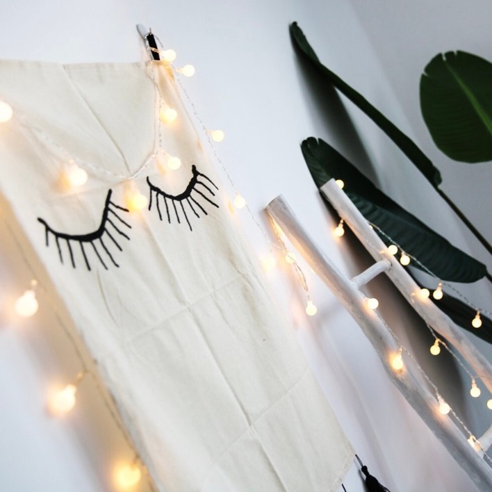 Đèn led dây bi cherry trang trí phòng ngủ