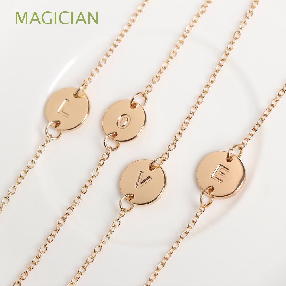 Vòng đeo tay khắc chữ cái thiết kế thanh mảnh