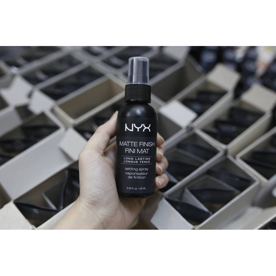 Xịt Giữ Trang Điểm NYX MATTE FINISH