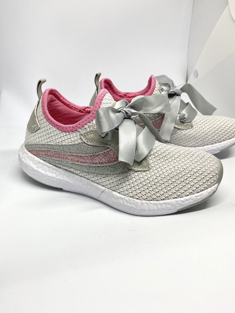 Giầy bé gái, Prendimi, xuất dư xịn