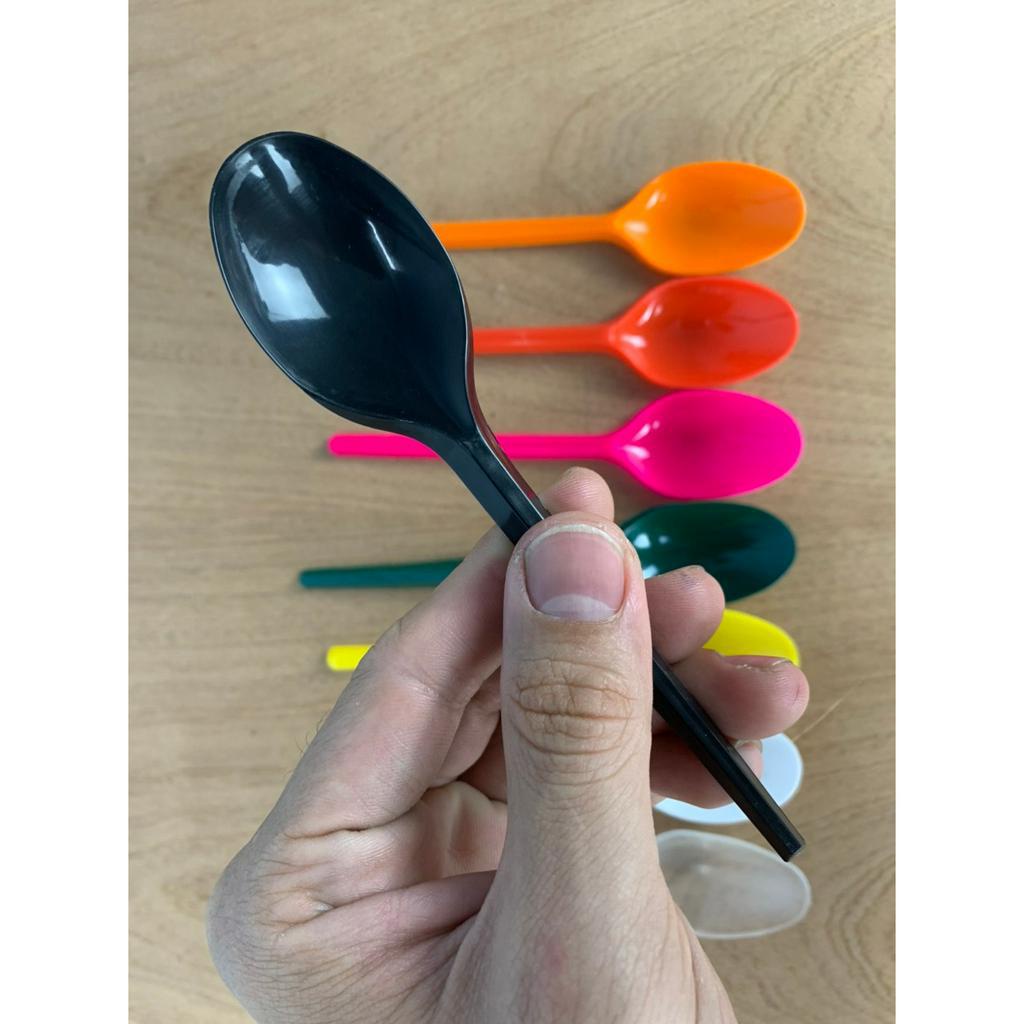100 Muỗng nhựa dài 15cm trà sữa màu trắng, đỏ, xanh,  đen, trong suốt, hồng.