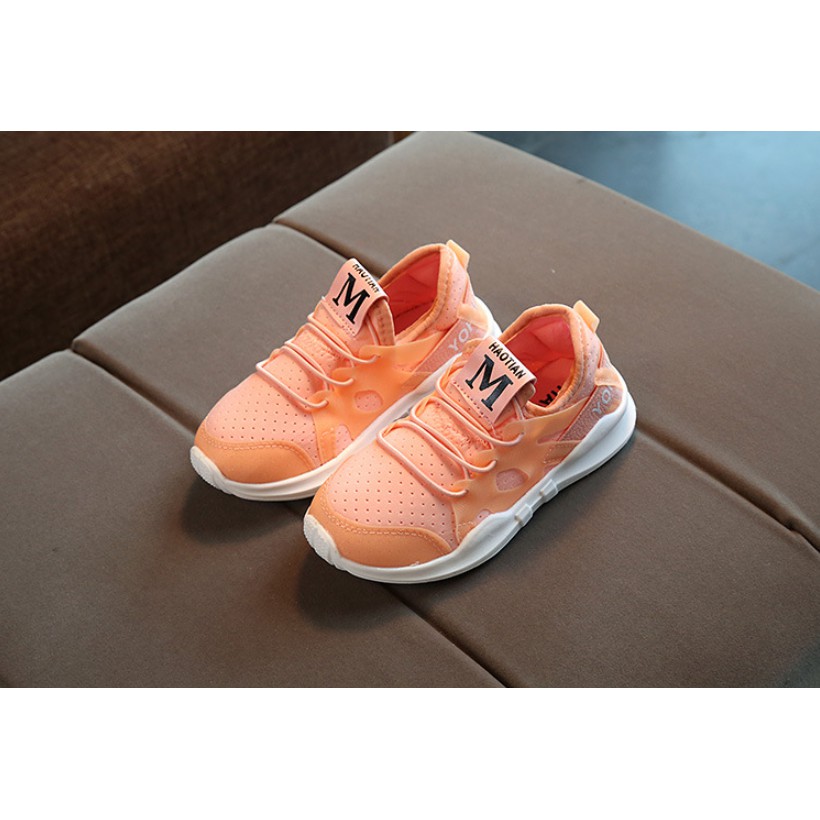 Giày thể thao cho bé yêu