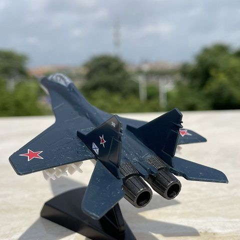 Mô Hình Máy Bay Chiến Đấu Bằng Hợp Kim Tỉ Lệ 1:140 MIG 29 Đẹp Mắt