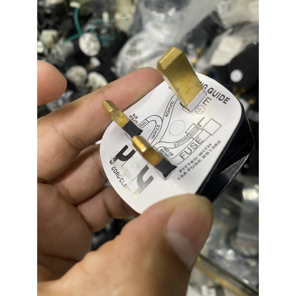 Đầu cắm nối dây 3 chấu UK có cầu trì 13A, lioa
