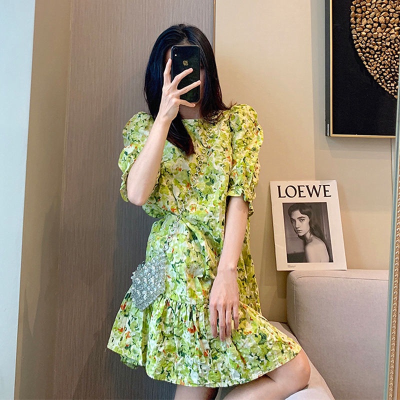 Đầm in hoa vỡ màu xanh lục phong cách tình đầu thời trang Hàn Pháp retro mùa hè 2022 cho nữ