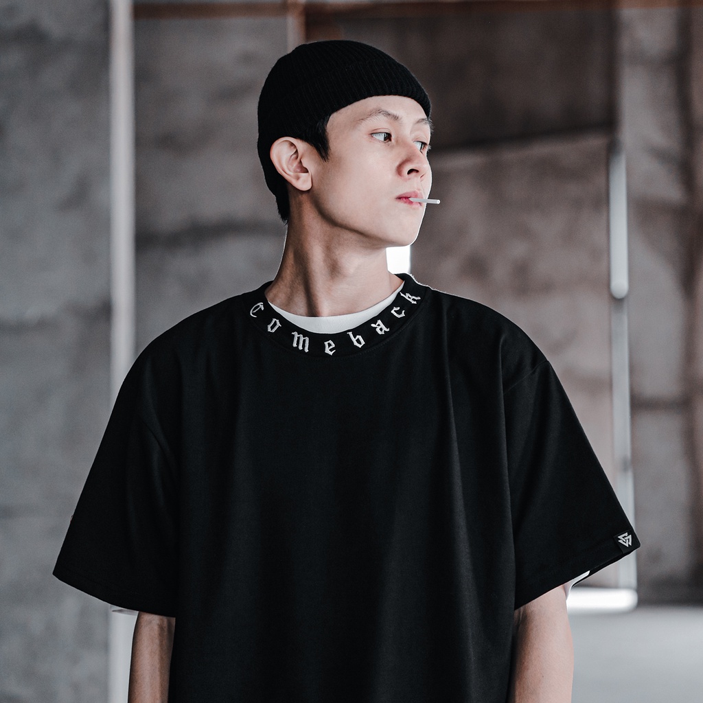 Áo Thun Đen Trơn Viền Cổ Thêu Chữ Comeback Màu Đen Chất Liệu 100% Cotton Form Rộng Thoải Mái Unisex