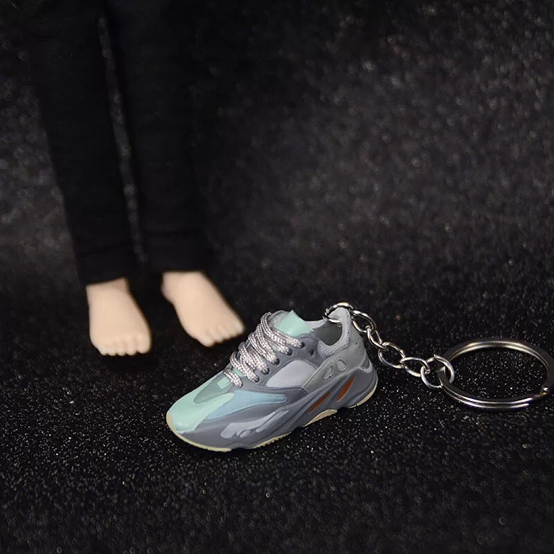 Móc khoá sneaker 3D,mô hình giầy mini "Yeezy 700" tỉ lệ 1:6 cao cấp