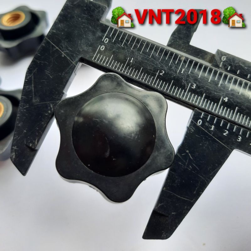 Nút vặn hoa mai tán M10