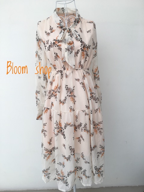 Váy dài điểm hoa