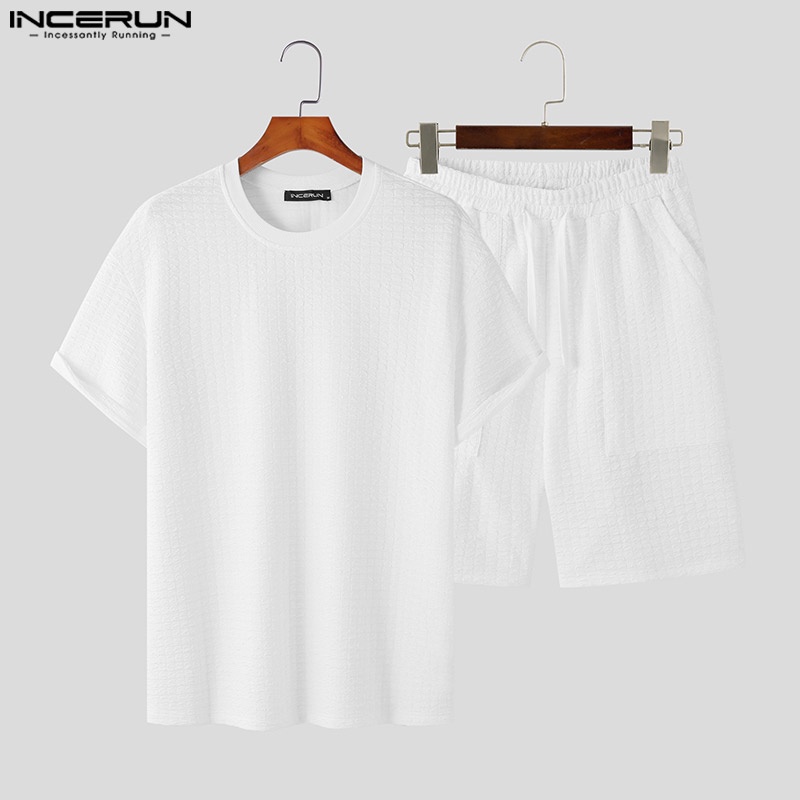 Bộ đồ thun nam INCERUN với áo tay ngắn cổ tròn và quần short thể thao năng động