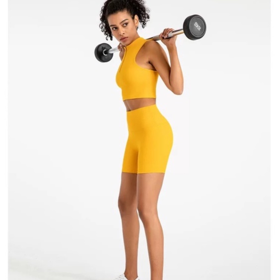 One set Áo Ngực Có Dây Kéo Trước + Quần Short Tập yoga