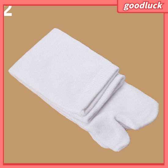 Đôi vớ xỏ ngón phù hợp khi mặc trang kimono thời trang cho unisex