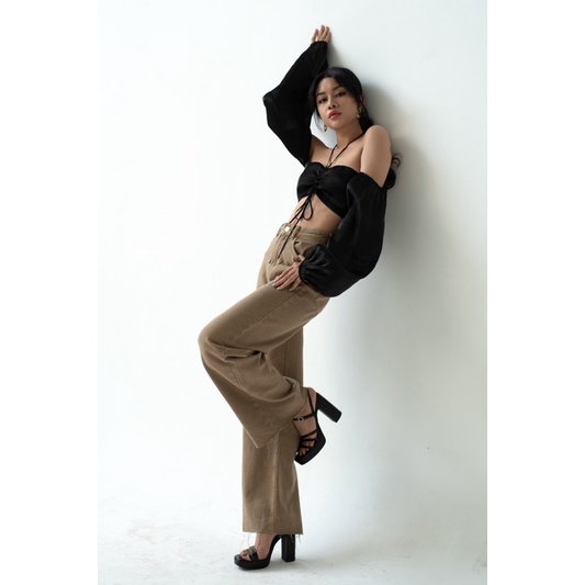 ELE Studios- Áo thiết kế nữ tông dáng lụa thuỷ tinh cao cấp màu đen tay bồng LUSTER thanh lịch, sexy
