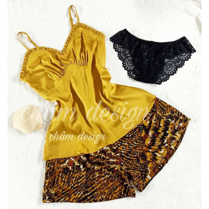 Áo 2 dây lụa satin vàng phối quần lụa trượt hoạ tiết lạ , hàng thiết kế độc quyền