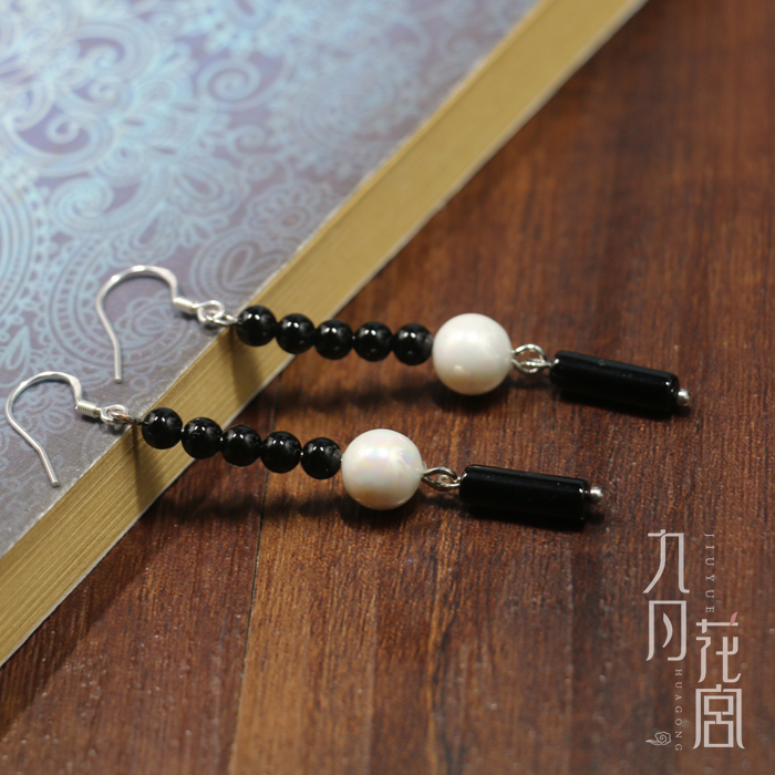 Antique Retro Long Elegant Fritillary Pearl Earrings Black and White Agate All-Match Sterling Silver Tassel Earrings Earrings