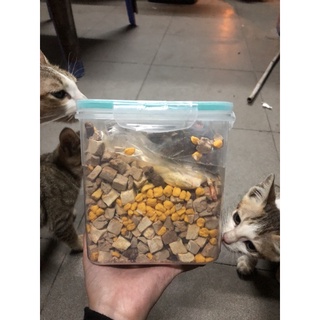 Thức ăn đông khô hộp 670g