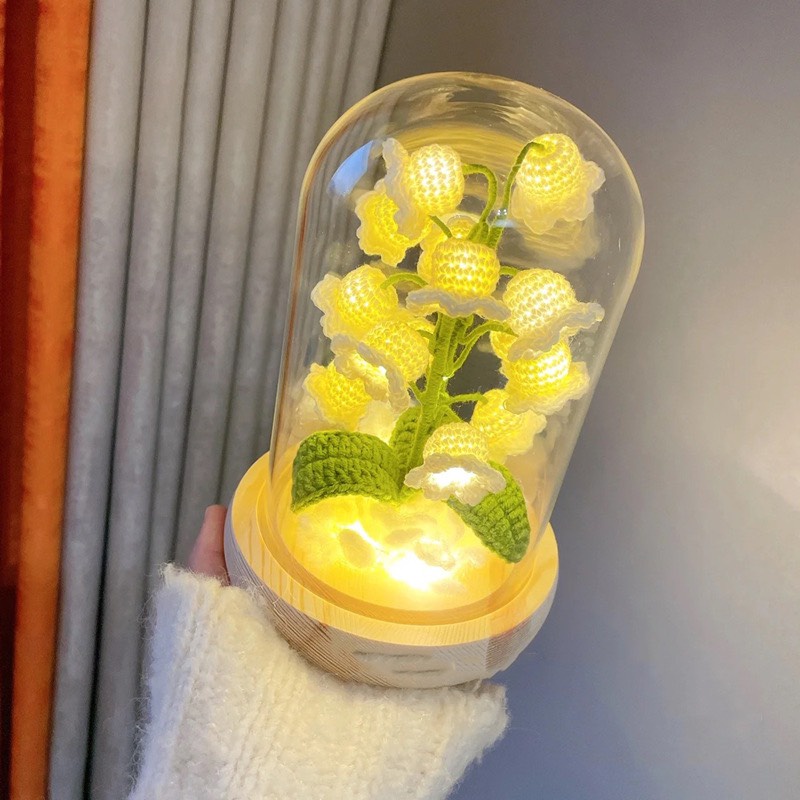 Đèn led ngủ để bàn hình hoa lily đan len thủ công ,