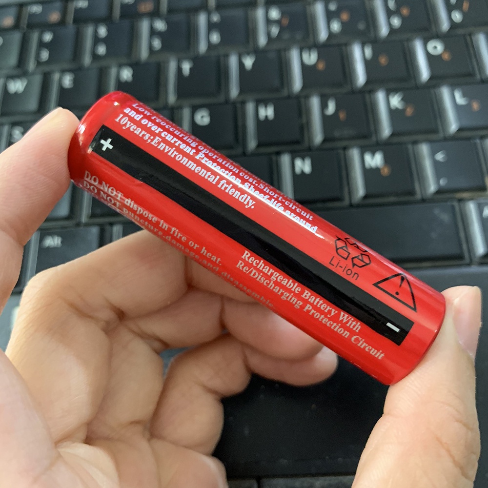 1 Viên Pin Sạc 18650 Màu Đỏ Li-Ion 4.2V UltraFire 6800mAh dùng cho đèn pin cầm tay