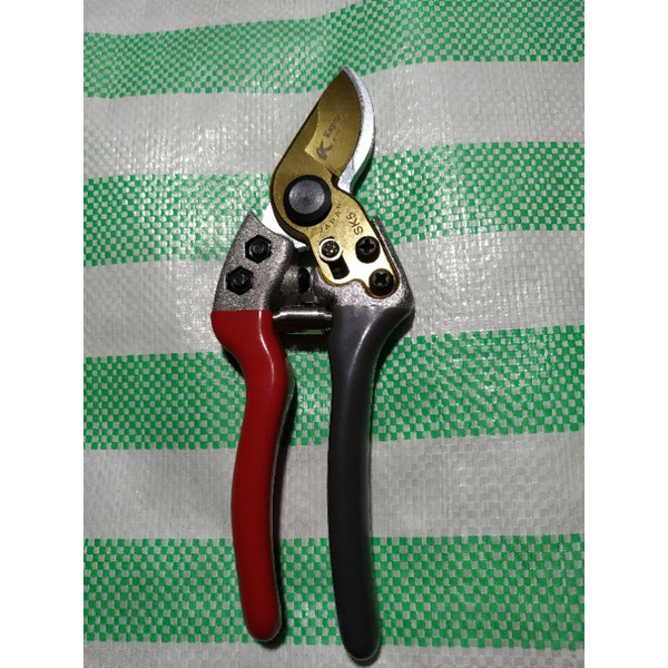 kéo cắt cành kapusi GOLD lò xo bằng thép lá, lưỡi thép SK5 siêu sắc, siêu bền