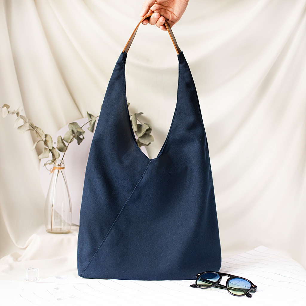 Túi Triangle kiểu dáng mới lạ, nhiều ngăn, đựng vừa A4 kích thước 32x60cm MERSTUDIO
