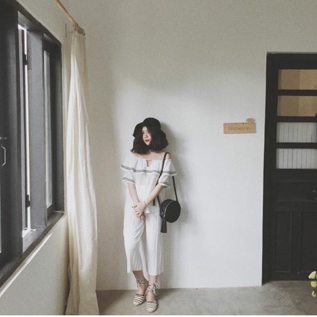 Áo mình mua 22december. Mặc đúng 1 lần như mới. Vì quá bánh bèo nên nó không hợp với mình nên muốn p