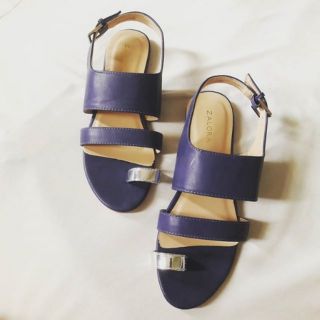 Sandal xỏ ngón đế bệt