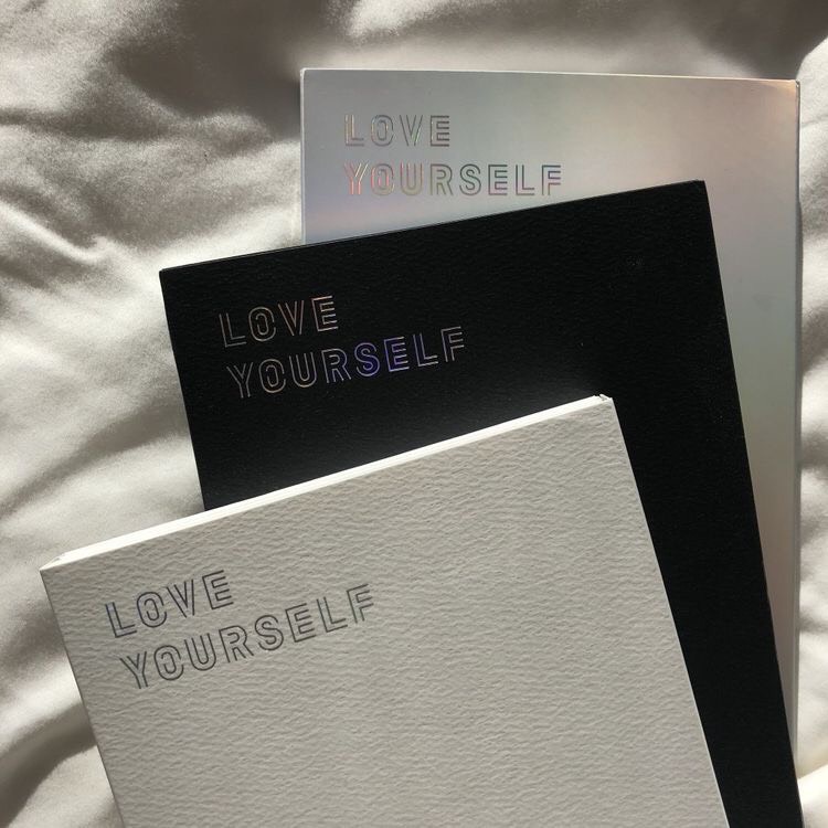 ẢNH CARD 𝘽𝙏𝙎 LOVE YOURSELF 𝙃𝙀𝙍, 𝙏𝙀𝘼𝙍, 𝘼𝙉𝙎𝙒𝙀𝙍...