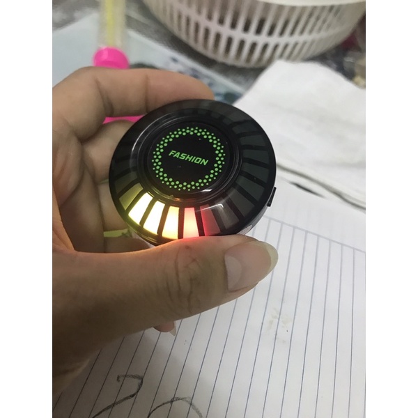 Nước hoa kẹp cửa gió điều hòa có Led nháy theo nhạc