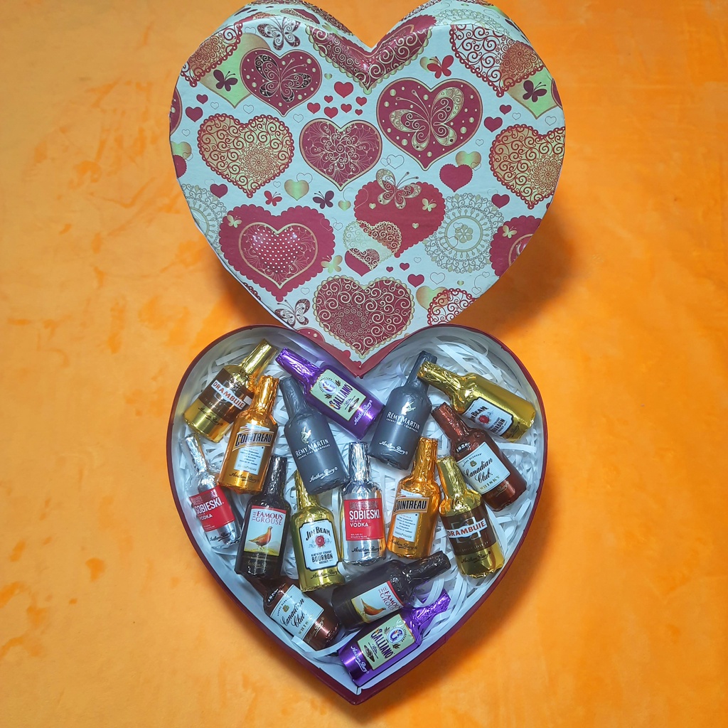 Hộp quà tặng trái tim kèm giấy rơm dễ thương xinh xắn (không có chocolate bên trong)