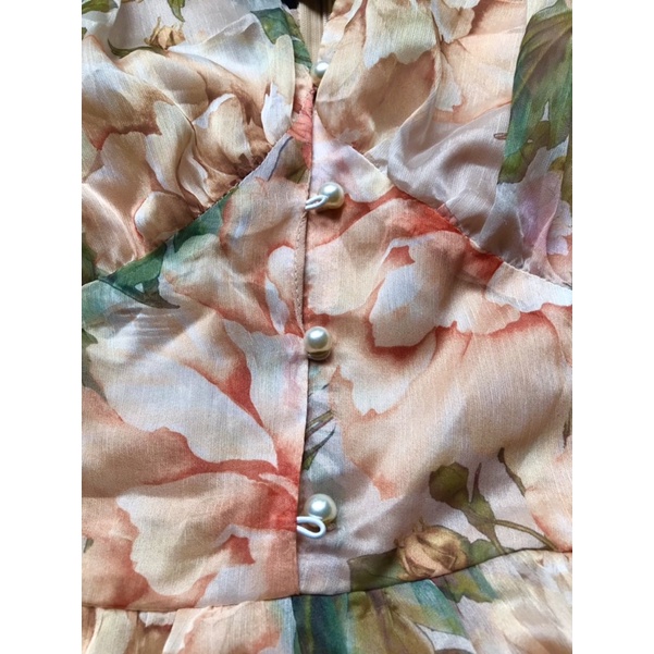 Pass váy hoa mua tại Hinstore còn nguyên tag