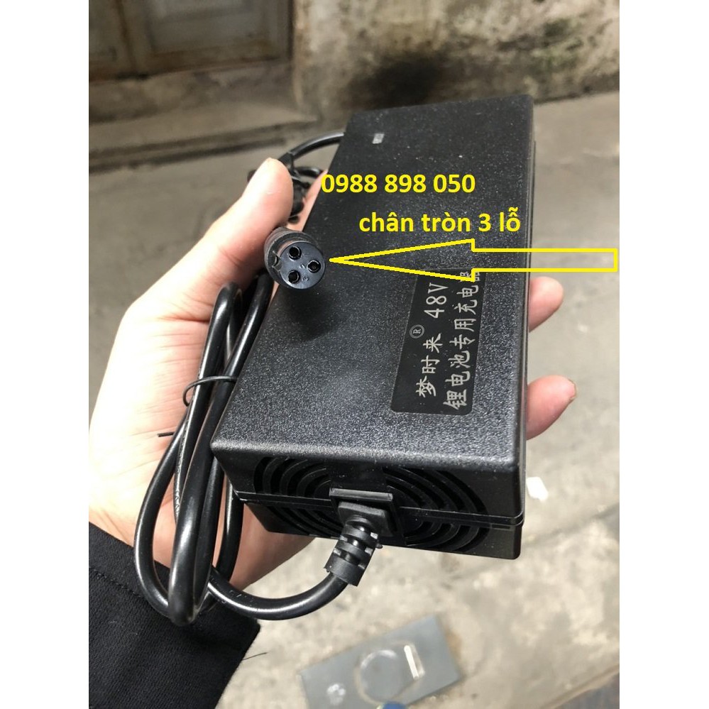 Bộ Sạc Pin Lithium 48v 2a Cho Xe Đạp Điện Chân Tròn 3 lỗ Bảo hành 12 tháng