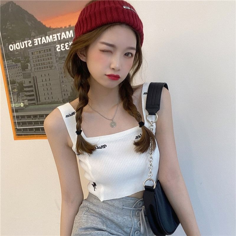 Black knitted vest versatile small suspender women's autumn and winter short style can be worn on the outside of ins Chaomei back with a base top