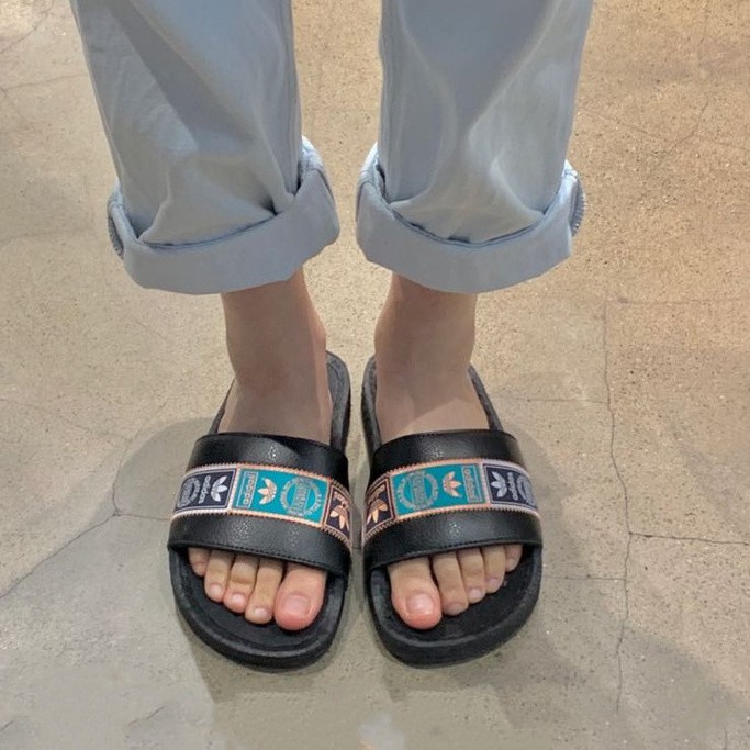 Dép Quai Ngang Màu Đen Phong Cách Thể Thao Thời Trang Mùa Hè Cho Nữ FX7478