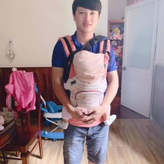 Địu em bé trinh vo