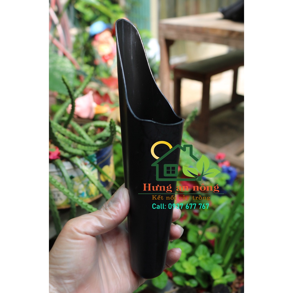 Lon dài xúc đất bón phân nhựa PP hỗ trợ làm vườn, size 23x4.5x5.5cm