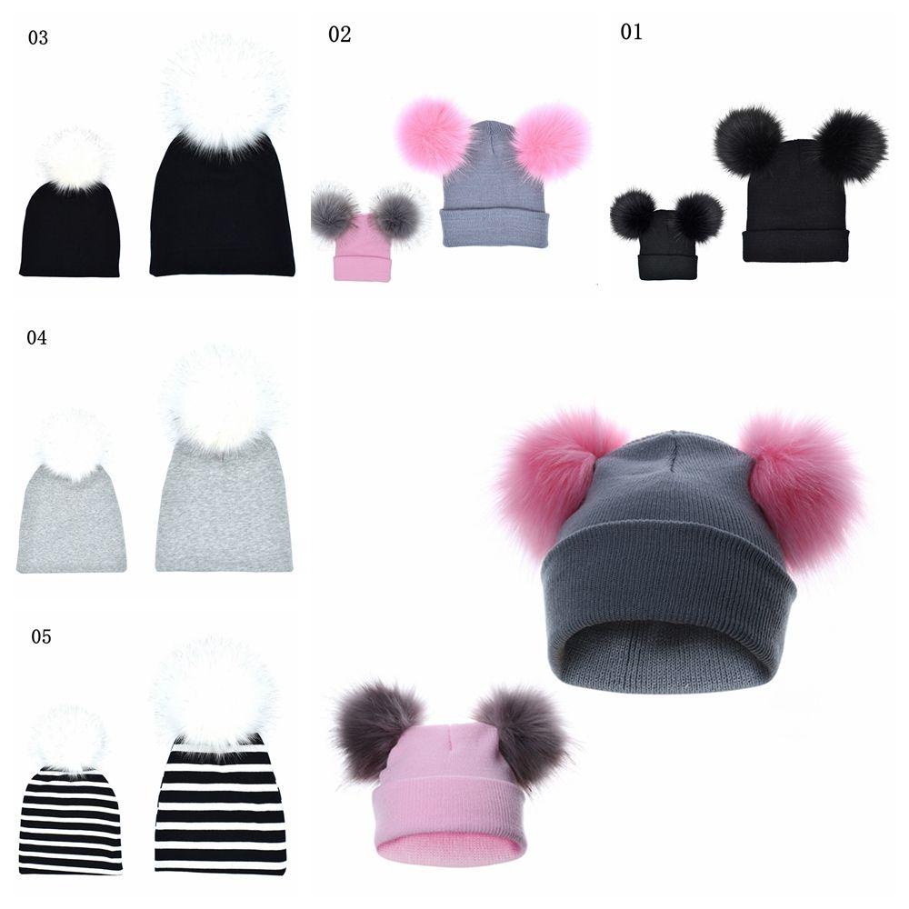 Bộ 2 Mũ Len Beanie Đính Quả Bông Giữ Ấm Cho Ba Mẹ Và Bé