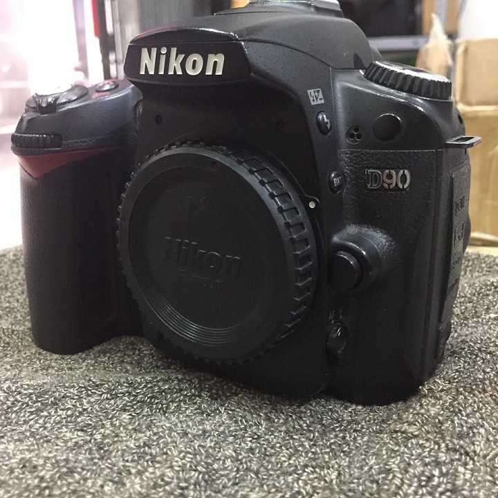 Máy ảnh Nikon D90 kèm lens 18-105 VR