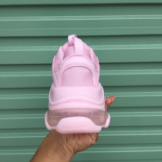 Giày Balenciaga Triple S hot hit