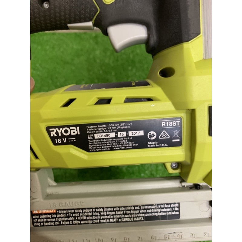 Máy bắn Đinh pin ryobi 18v