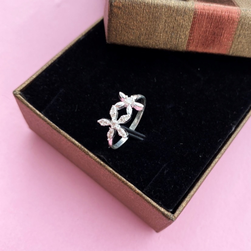 Nhẫn bạc nữ mặt hoa 5 cánh đính đá, Nhẫn nữ chất liệu bạc ta sang trọng